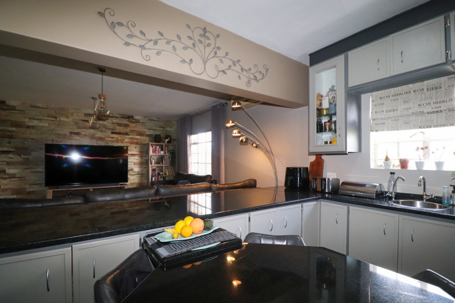4 Bedroom Property for Sale in Wilkoppies North West